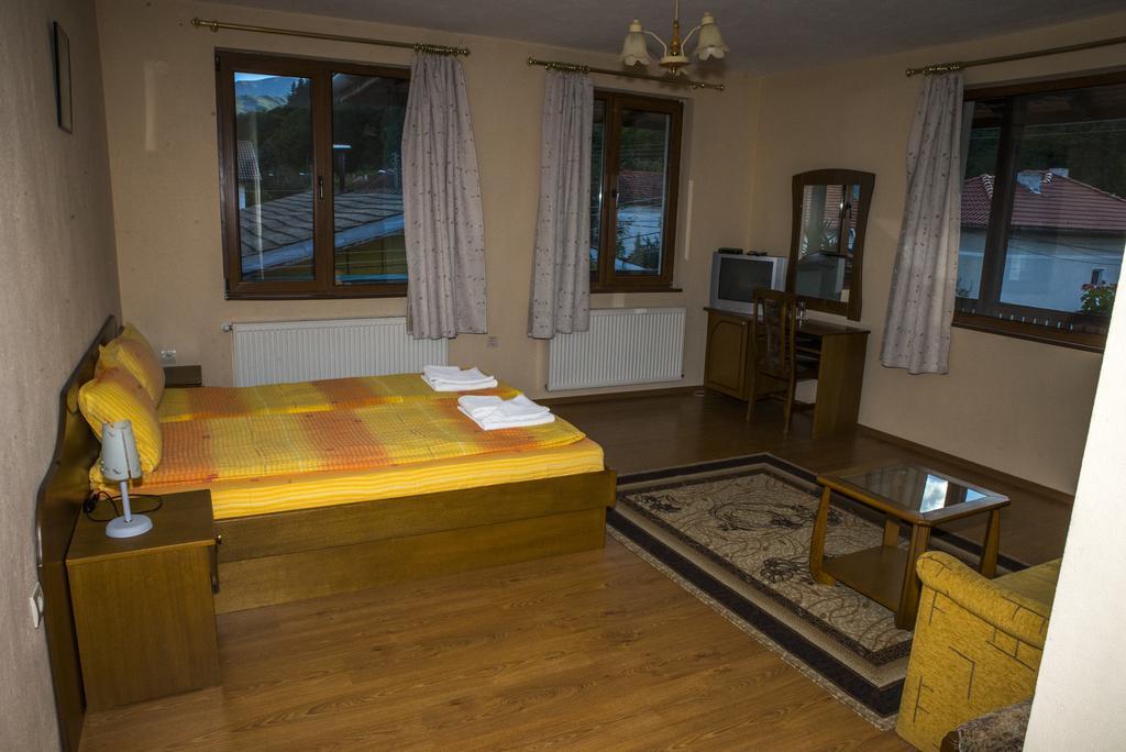 Complex Balkandzhii Apriltsi  Extérieur photo